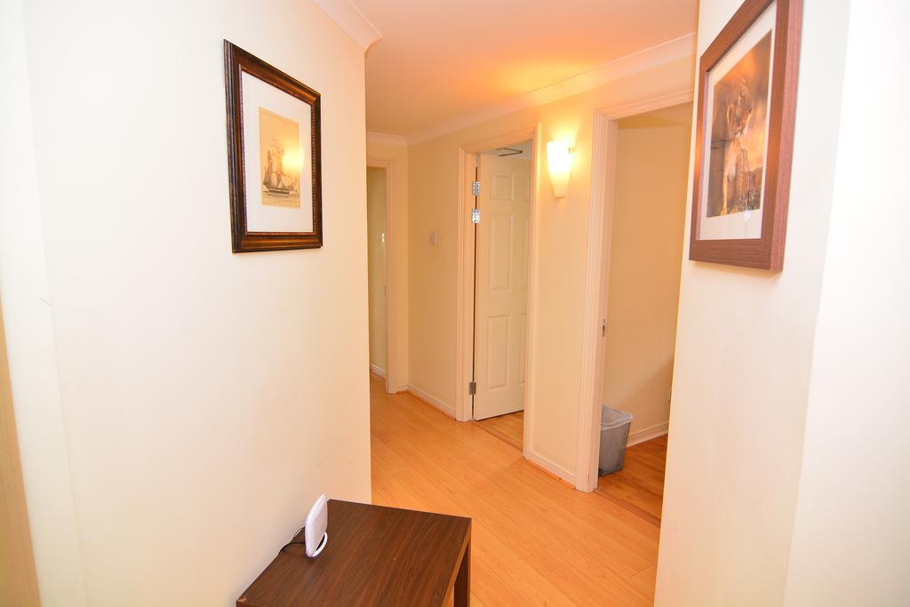 Apartment Wharf - Meridian Place Barking  Buitenkant foto