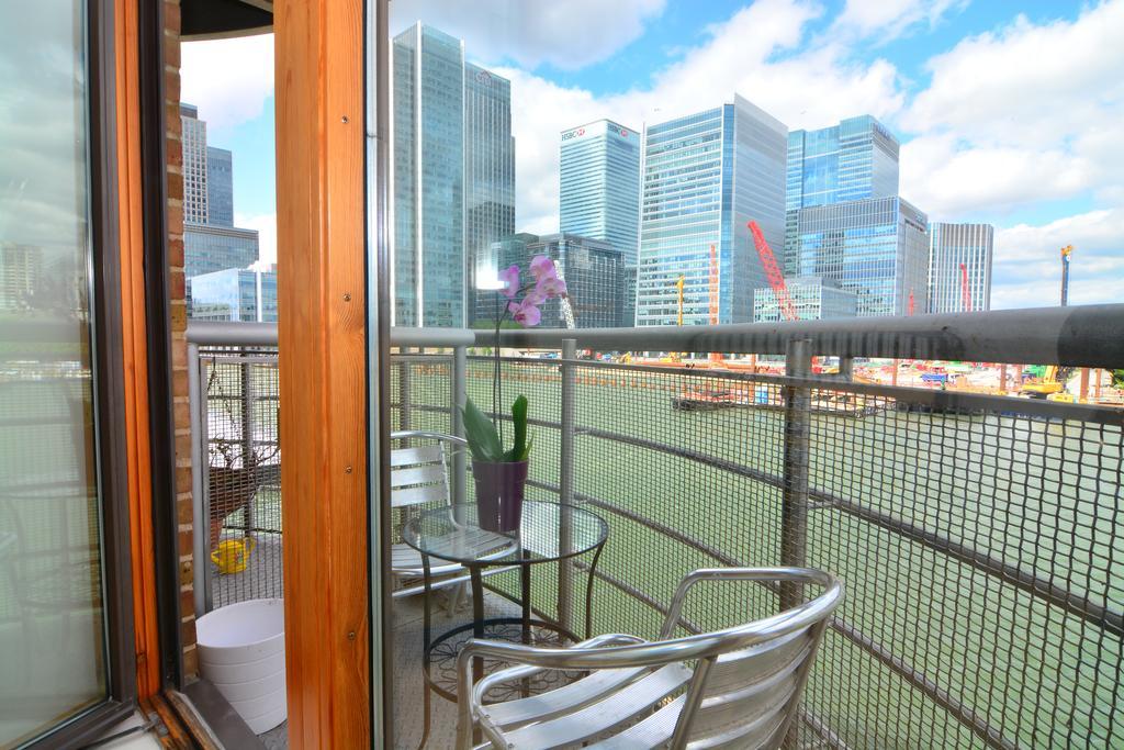 Apartment Wharf - Meridian Place Barking  Buitenkant foto