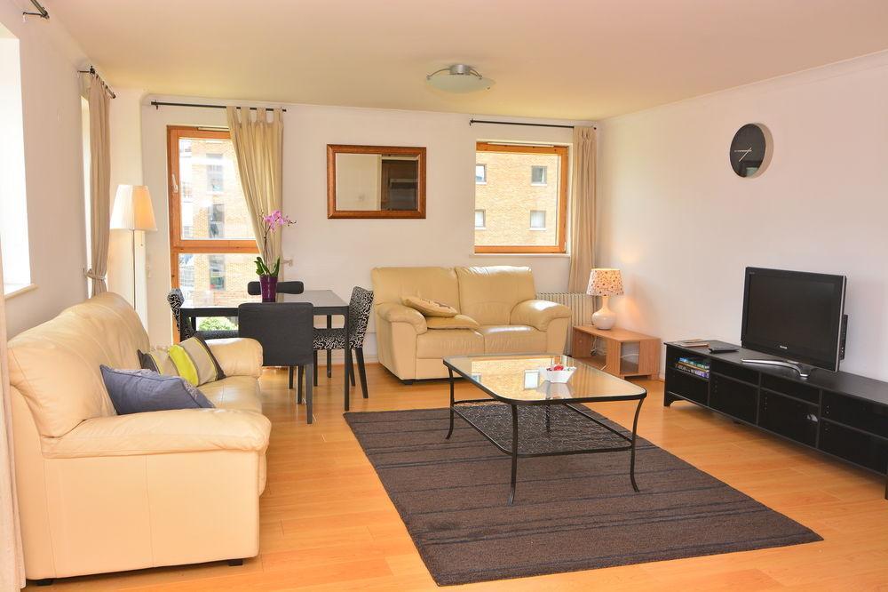 Apartment Wharf - Meridian Place Barking  Buitenkant foto