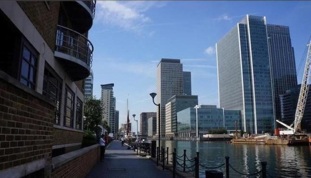 Apartment Wharf - Meridian Place Barking  Buitenkant foto