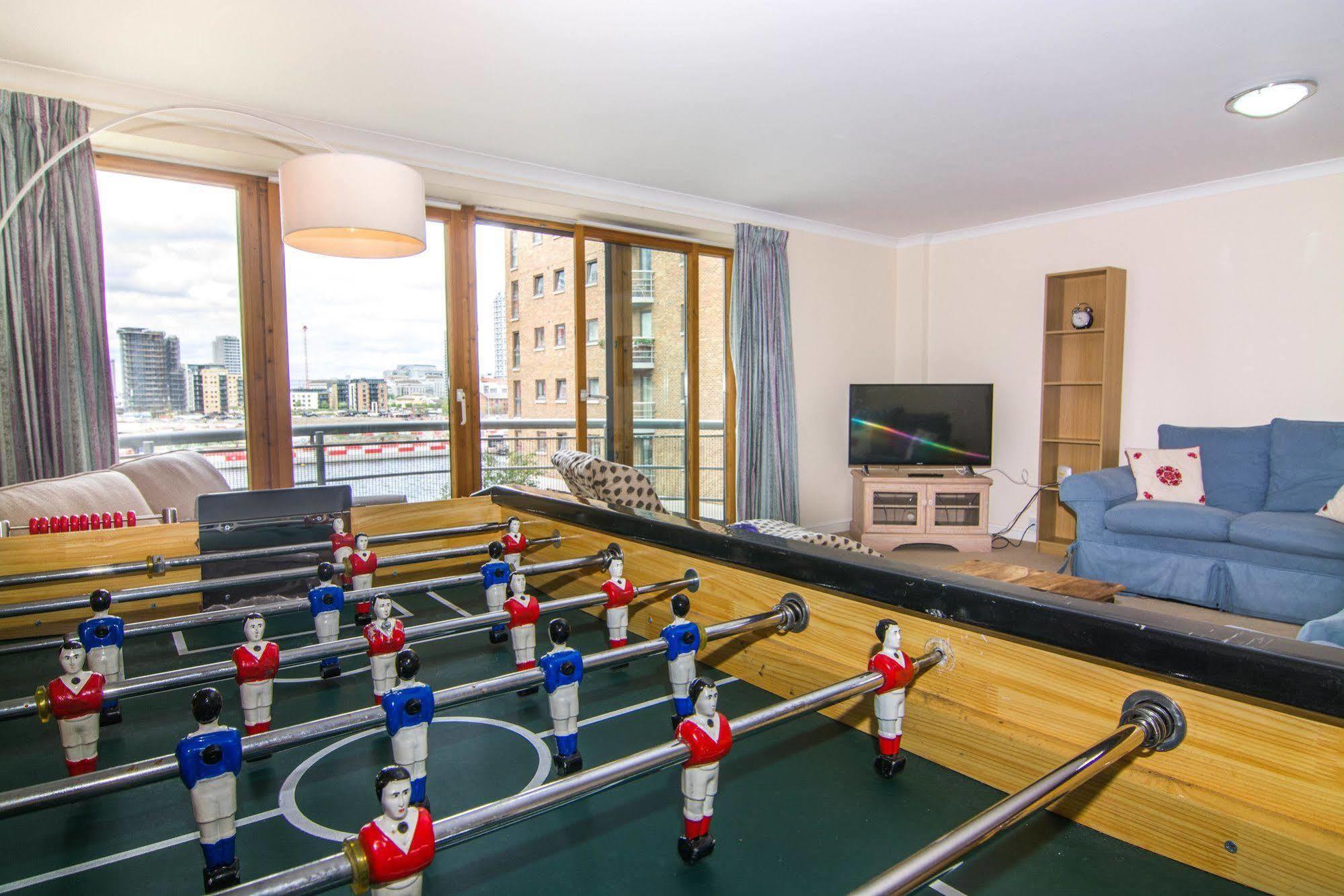 Apartment Wharf - Meridian Place Barking  Buitenkant foto