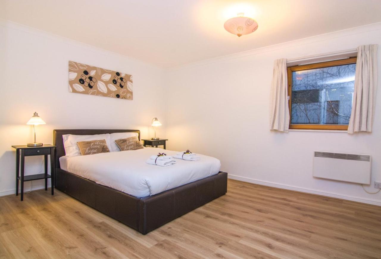 Apartment Wharf - Meridian Place Barking  Buitenkant foto